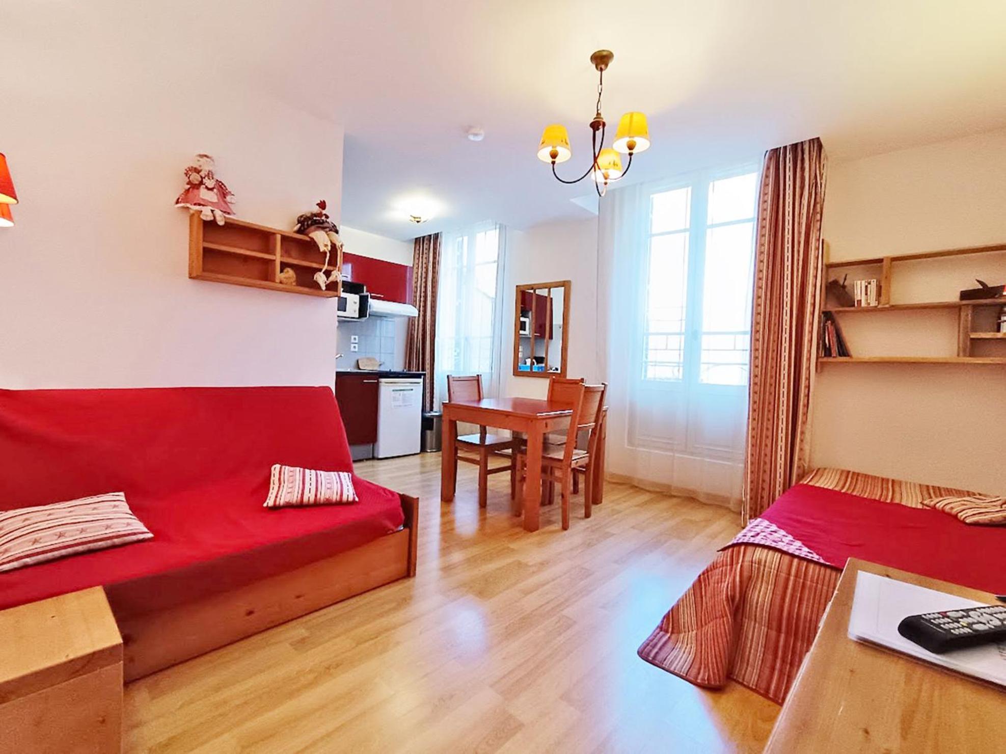 Bagnères-de-Luchon Le Bouquetin, Studio, Centre Luchon, Wifi, Casier A Skis, Ascenseur, 3 Personnes מראה חיצוני תמונה
