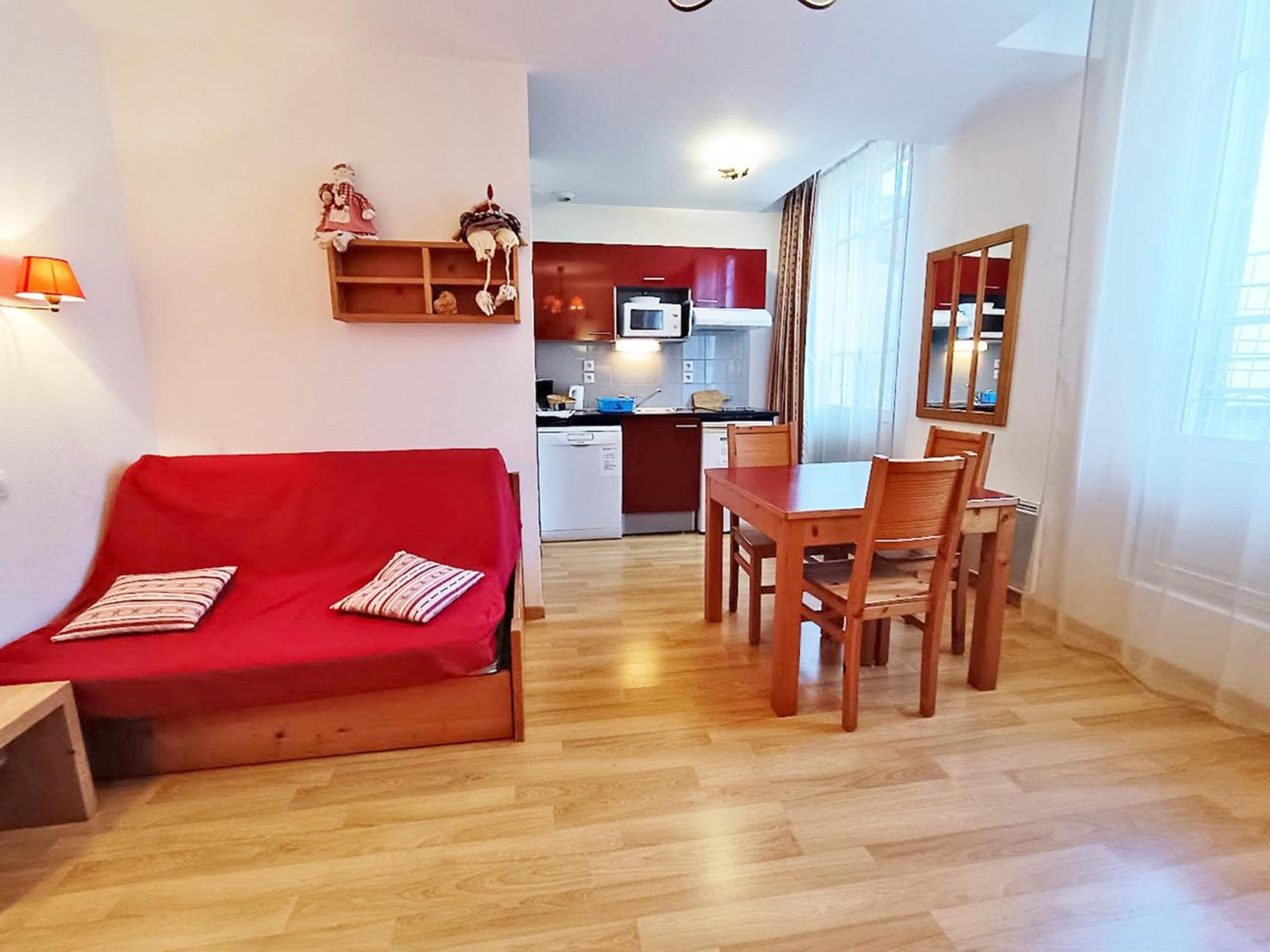 Bagnères-de-Luchon Le Bouquetin, Studio, Centre Luchon, Wifi, Casier A Skis, Ascenseur, 3 Personnes מראה חיצוני תמונה